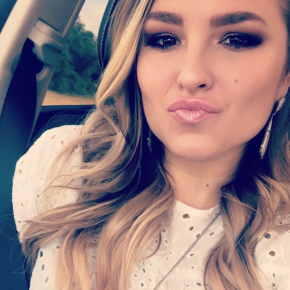 Meet your Posher, Ashley - Picture 1 of 1